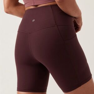 Athleta Salutation Stash Pocket II 7” Short
